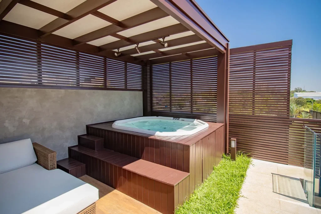 pergolado de madeira com hidro spa