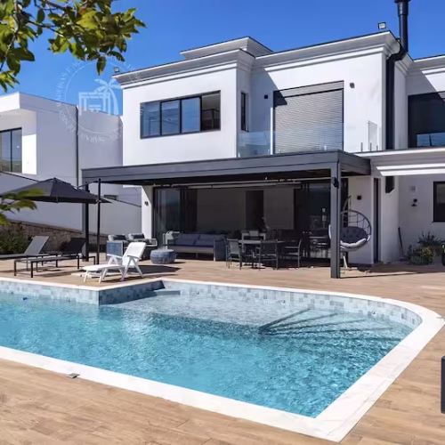 PERGOLADO-METALICO-NA-ARE-DE-PISCINA